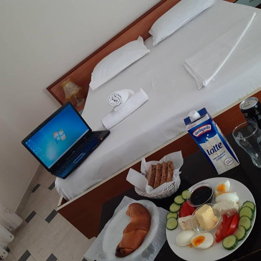 Vila 57 Hotel Тирана Экстерьер фото