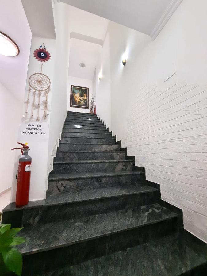 Vila 57 Hotel Тирана Экстерьер фото