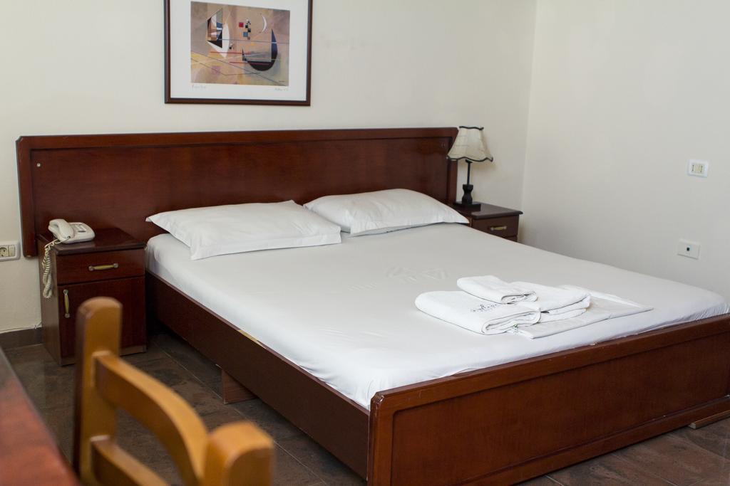 Vila 57 Hotel Тирана Номер фото