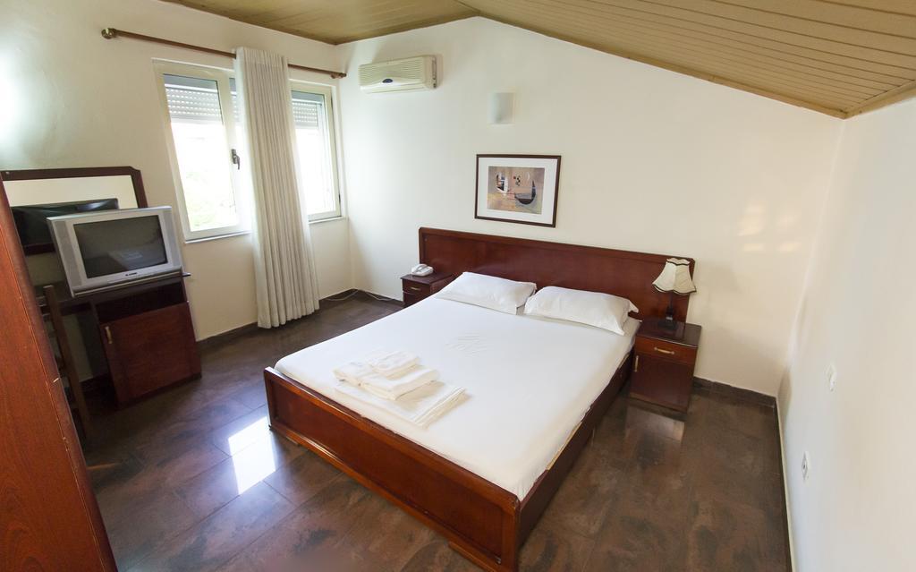 Vila 57 Hotel Тирана Номер фото
