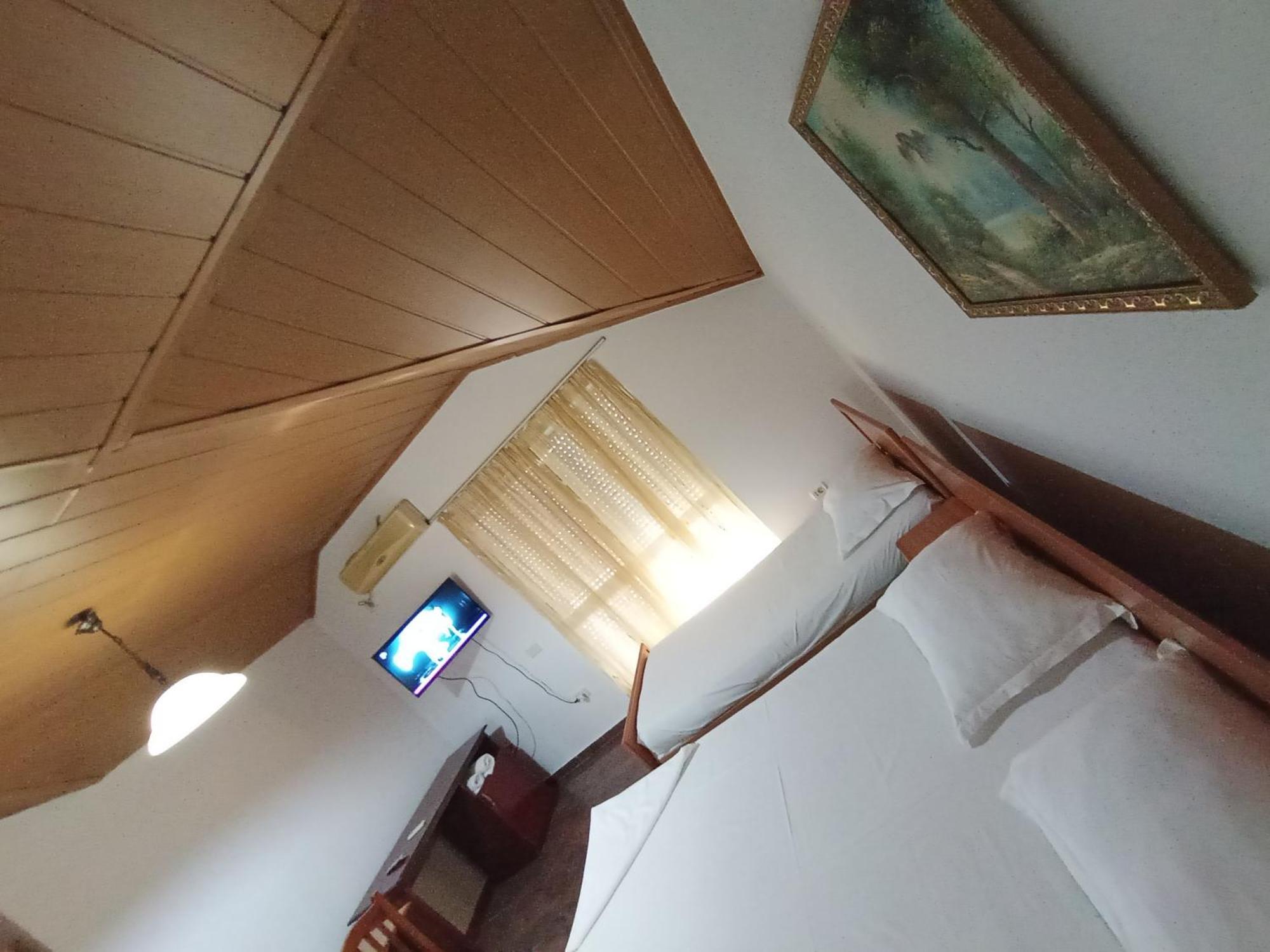 Vila 57 Hotel Тирана Экстерьер фото