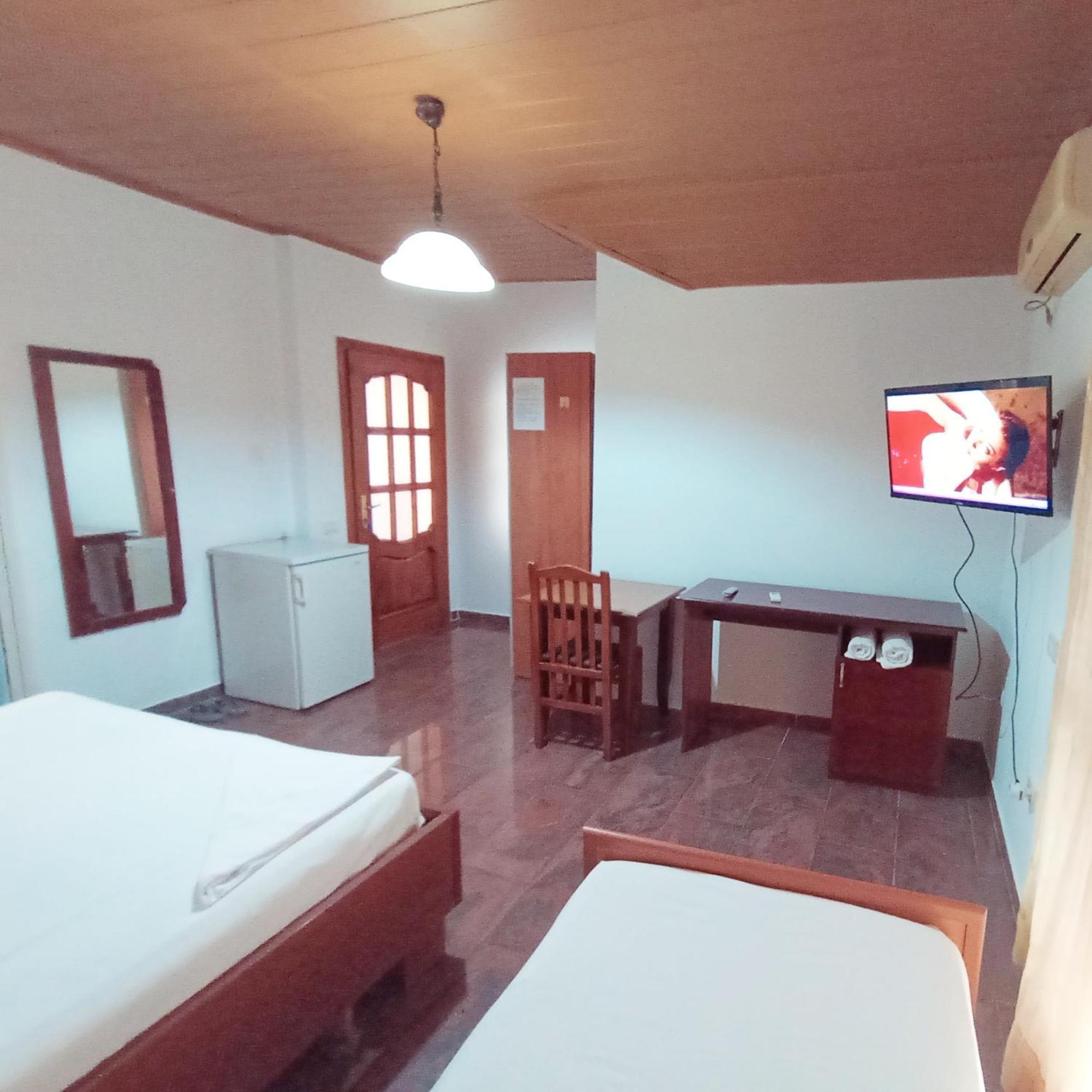 Vila 57 Hotel Тирана Экстерьер фото