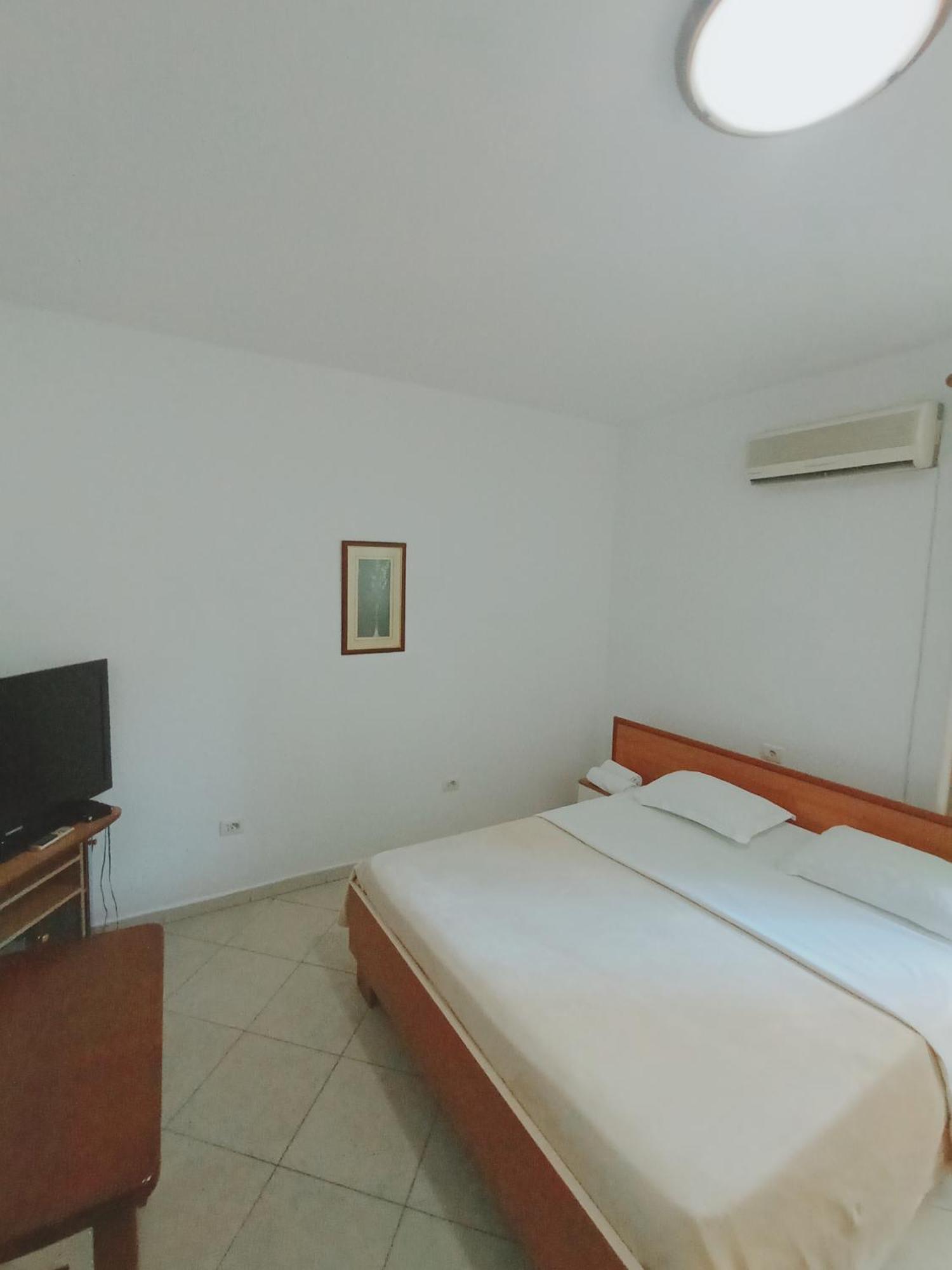 Vila 57 Hotel Тирана Экстерьер фото